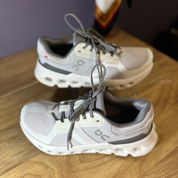 On Running Cloudstratus Light Gray Sneakers - Picture 5 of 15